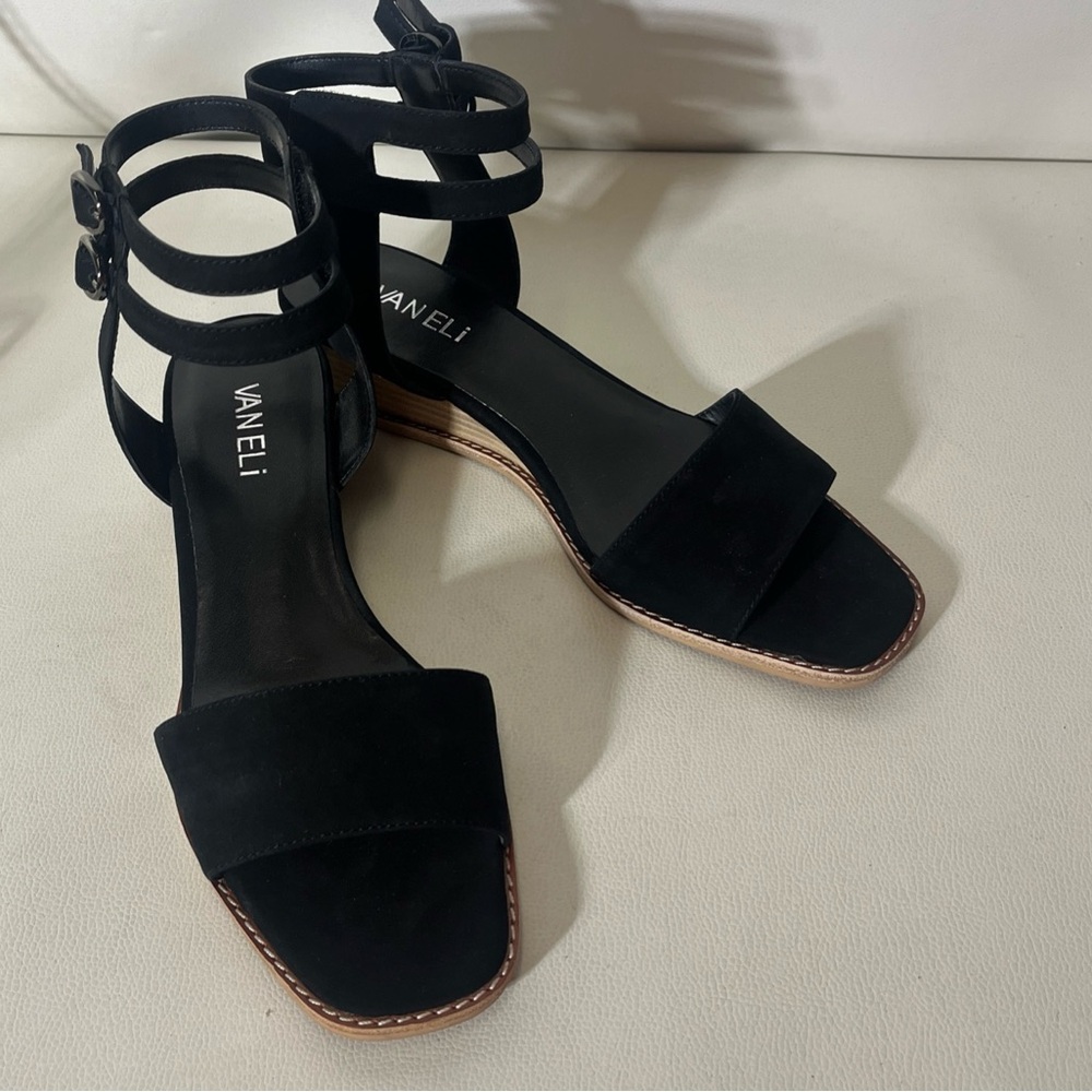 Vaneli Black Sandals Minimalist Design NWOT - Picture 9 of 10
